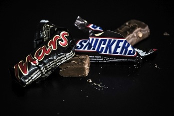 Barritas de ‘Mars’ y ‘Snickers’. (Jeff PACHOUD/AFP)