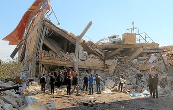 Siria iparraldeko Maarat an-Numan hiriko ospitalea, eraso baten ostean erabat suntsituta. (Gaith OMRAN | AFP)