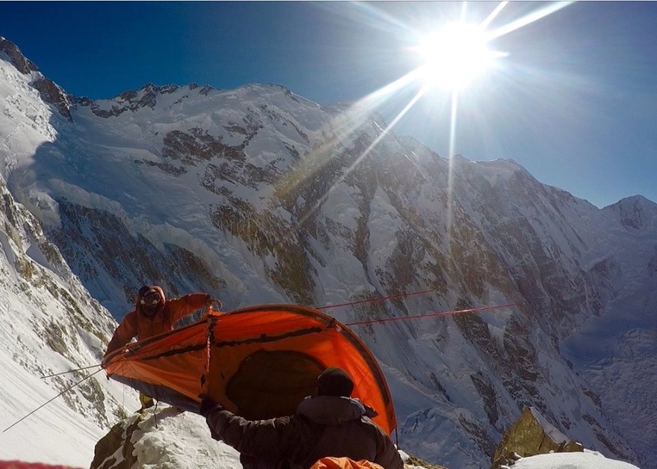 Nanga Parbateko bigarren kanpamentuko irudia. (alextxikon.com) Nanga Parbateko bigarren kanpamentuko irudia. (alextxikon.com)