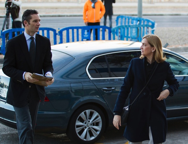 Iñaki Urdangarin y Cristina de Borbón llegan al juzgado de Palma (Illes Balears), en una imagen de archivo. (Jaime REINA | AFP)