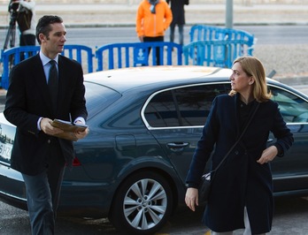 Iñaki Urdangarin y Cristina de Borbón llegan al juzgado de Palma. (Jaime REINA/AFP)