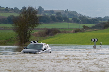 Inundaciones en la zona de Mendoza, en Estarrona (Araba). (Juanan RUIZ / ARGAZKI PRESS)