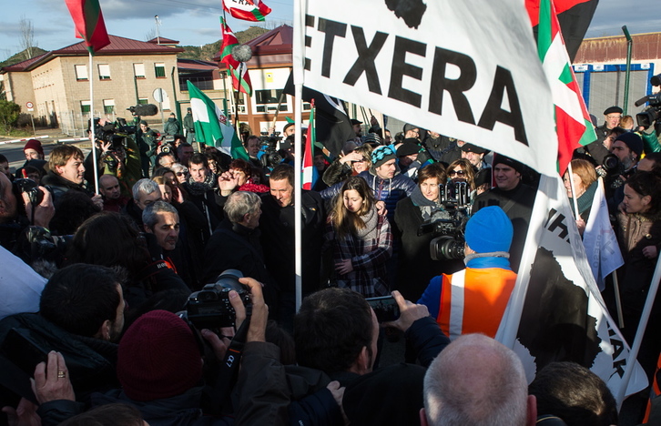 Otegi, Logroñora joan diren ehunka lagunen artean. (Jagoba MANTEROLA / ARGAZKI PRESS)