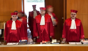 Magistrados del Constitucional alemán, durante la sesión. (Marijan MURAT/AFP)