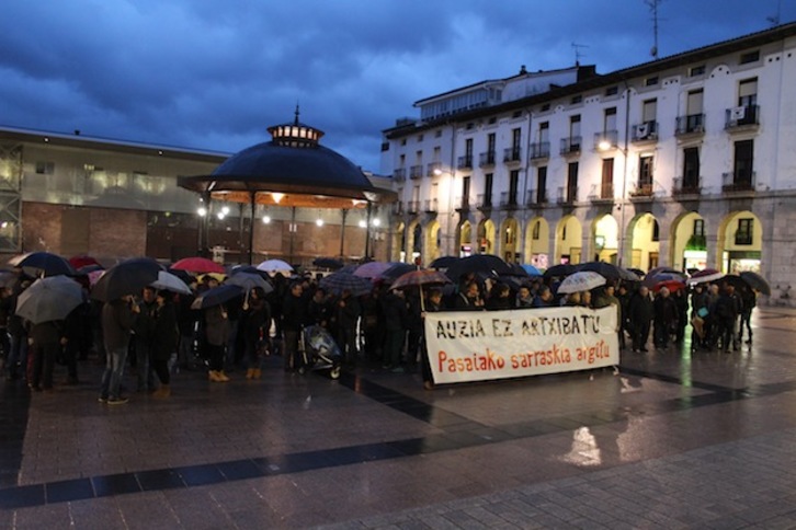 Concentración contra el archivo de la causa, este viernes en Azpeitia. 