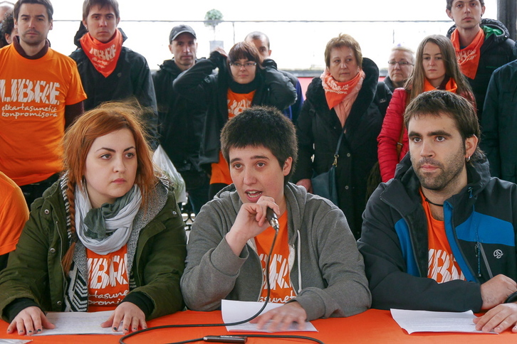 Ainara Ladron Zarautzen egin duen agerraldian. (Andoni CANELLADA / ARGAZKI PRESS)