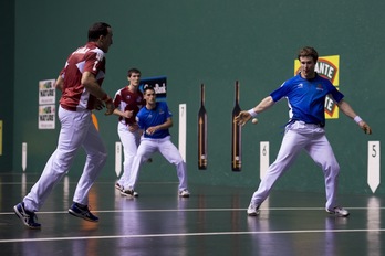 Partido del sábado pasado entre Irujo-Rezusta y Artola-Albisu, que no jugará el próximo encuentro por lesión. (Iñigo URIZ/ARGAZKI PRESS)