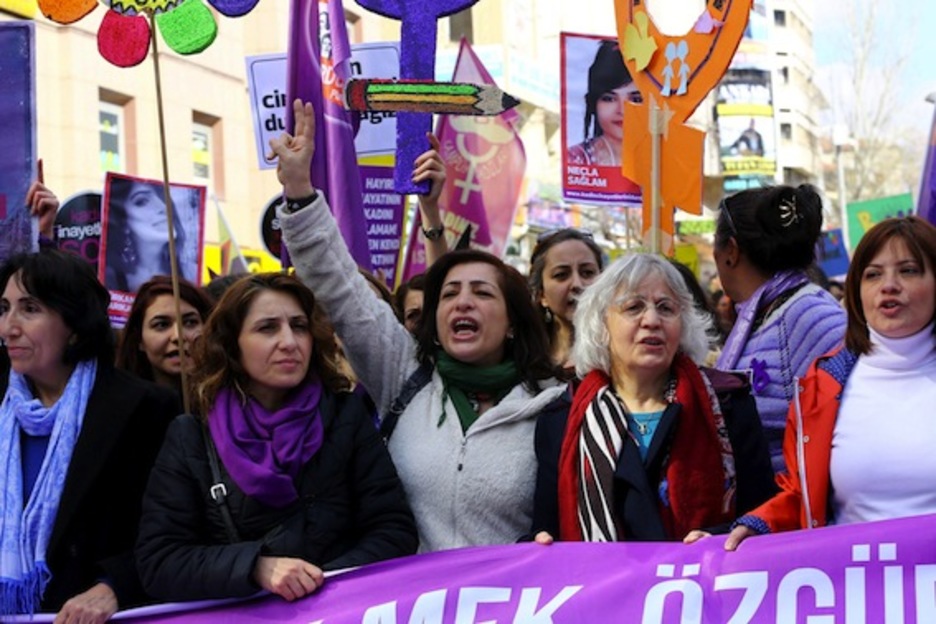 Manifestazioa Turkian, Ankarako kaleetan. (Adem ALTAN/AFP)