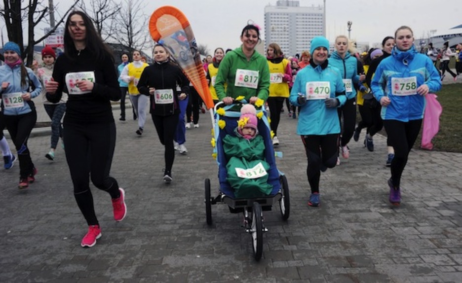 Minsken lasterka ospatu dute martxoaren 8a. (Sergei GAPON/AFP)
