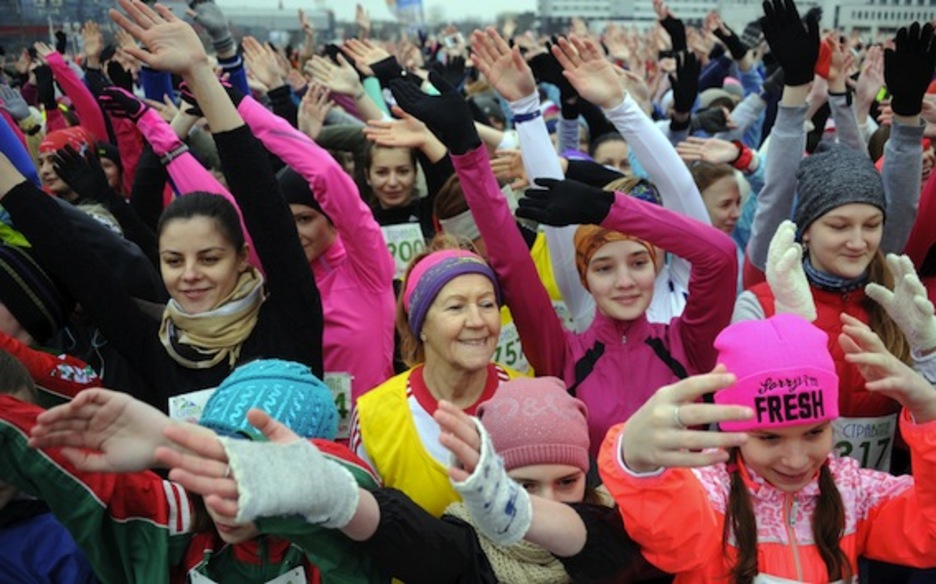 Minskeko lasterketarako beroketa ariketak. (Sergei GAPON/AFP)