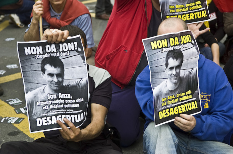 2009ko apirilean desagertu zen Jon Anza eta urtebetera agertu zen bere hilotza. Zantzu guztien arabera Poliziak atxikita izan ostean. (Juan Carlos RUIZ | ARGAZKI PRESS) 2009ko apirilean desagertu zen Jon Anza eta urtebetera agertu zen bere hilotza. Zantzu guztien arabera Poliziak atxikita izan ostean. (Juan Carlos RUIZ | ARGAZKI PRESS)