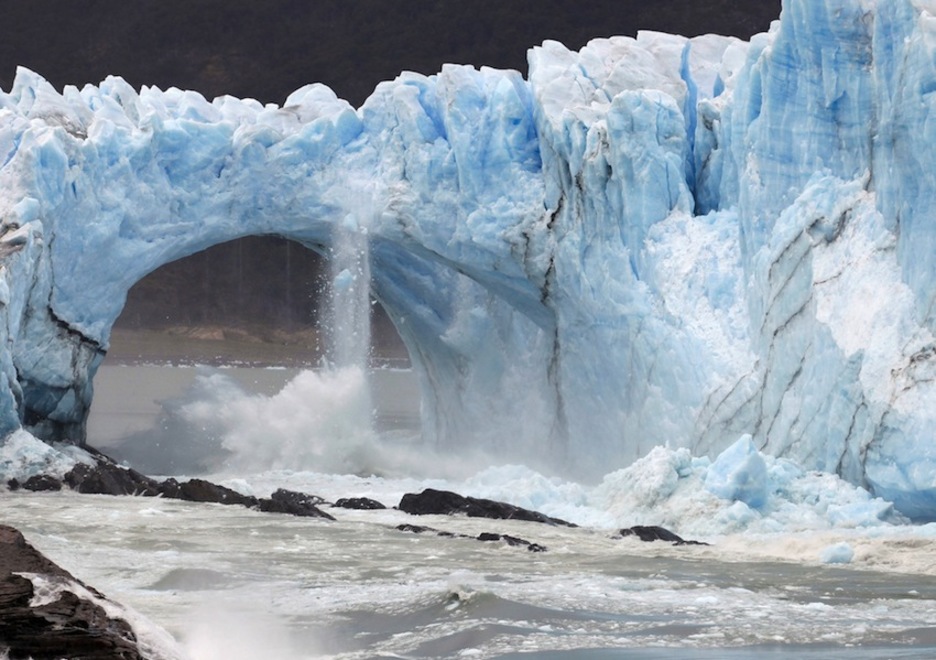 El glaciar inició el martes su proceso de ruptura. (AFP)