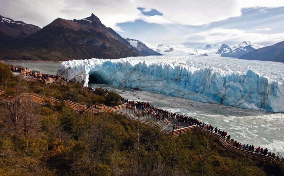 El glaciar Perito Moreno cuenta con unos 200 kilómetros cuadrados de extensión. (AFP)