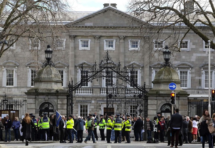 Primer día en el Parlamento de Dublín desde las pasadas elecciones. (Paul FAITH / AFP)