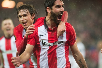 Raúl García ha dado ventaja al Athletic. (Luis JAUREGIALTZO / ARGAZKI PRESS)