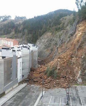 El desprendimiento de la ladera en Kamiñalde. (@ondarrukokontuk)