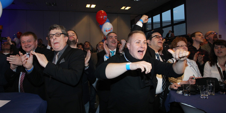 Seguidores de AfD tras conocer los resultados. (Sebastien WILNOW / AFP)