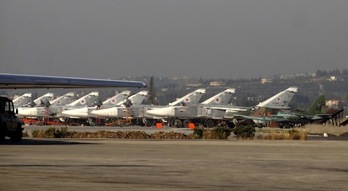 Aviones rusos en la base de Hmeimim, en la provincia siria de Latakia, en una imagen de archivo. (AFP)