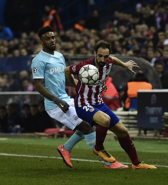 Juanfran ha sido el que ha marcado el penalti definitivo. (PIERRE-PHILIPPE MARCOU / AFP)