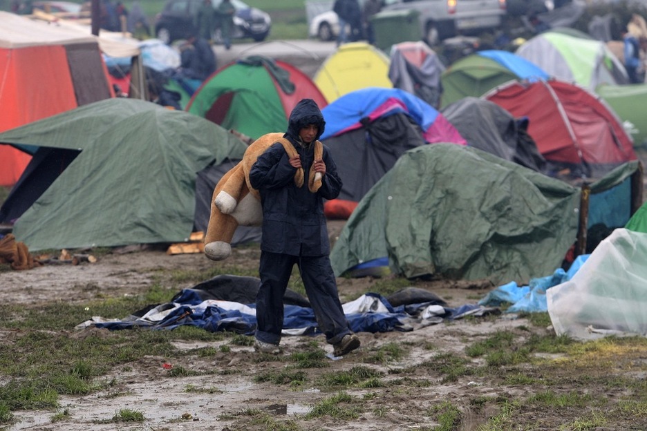 Las condiciones empeoran con el paso de las hora. (Sakis MITROLIDIS / AFP)