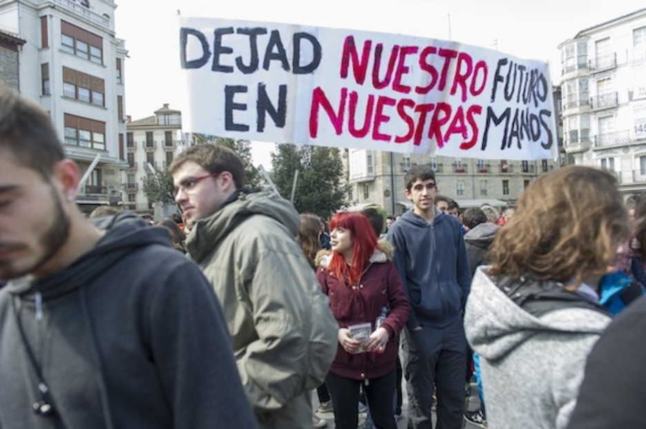 Cartel reivindicativo en Gasteiz. (Juanan RUIZ/ARGAZKI PRESS)