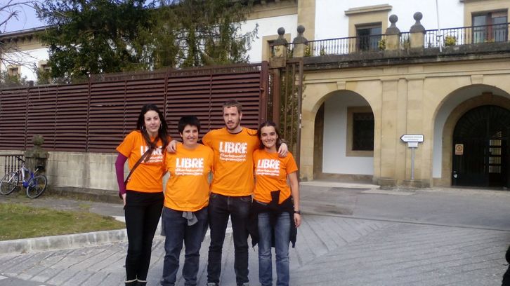 Saioa Zerain, Ainara Ladron, Aritz Azkona, Naroa Ariznabarreta y Asier Alberdi (ausente en la foto) han sido absueltos.