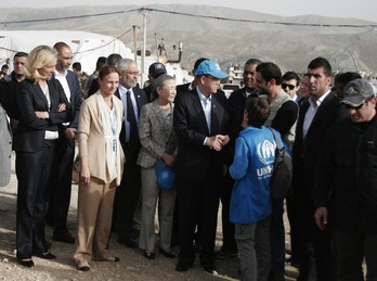Ban Ki Moon durante su visita a un campo de refugiados en Siria. (Hassan JARRAH/AFP) 