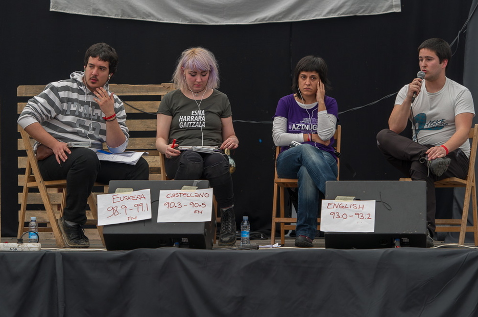 Erdian, Cat Boyd eskoziarra eta Anna Gabriel kataluniarra. (Juanan RUIZ / ARGAZKI PRESS)