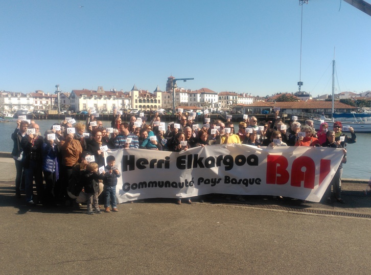 Ziburun egin duten elkarretaratzea.