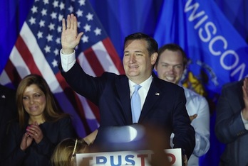 El aspirante a la candidatura republicana a la Casa Blanca Ted Cruz celebra su victoria en Wisconsin. (Scott OLSON/AFP)
