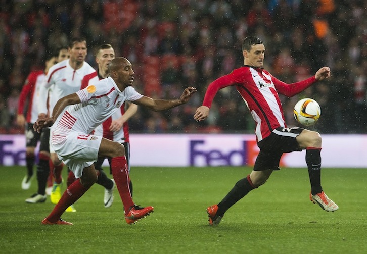 Aduriz, una vez más, ha marcado el gol local. (Marisol RAMIREZ / ARGAZKI PRESS)