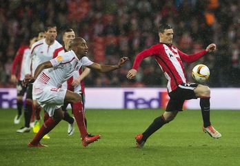 Aduriz, una vez más, ha marcado el gol local. (Marisol RAMIREZ / ARGAZKI PRESS)