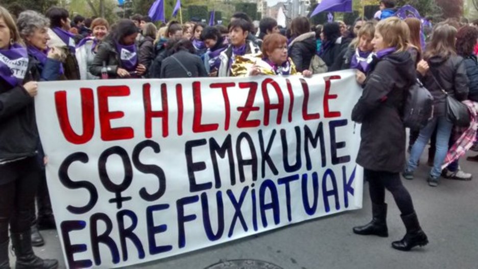 Emakume errefuxatuak ere gogoan izan dituzte manifestazioan. Emakume errefuxatuak ere gogoan izan dituzte manifestazioan.