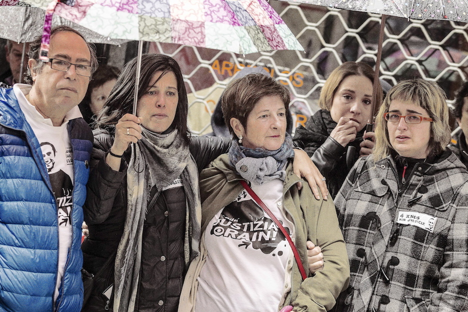 Iñigo Cabacasen senideak gaurko omenaldian. Iñigo Cabacasen senideak gaurko omenaldian.