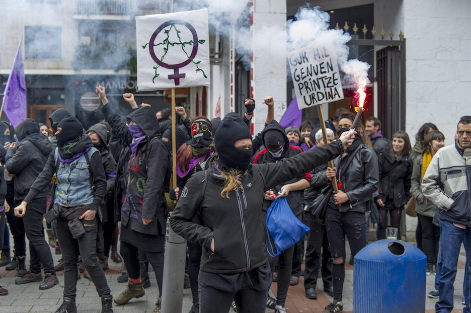 «Guk hil genuen printze urdina». «Guk hil genuen printze urdina».