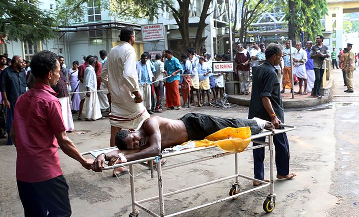 El incendio ha causado un centenar de muertos y más de 300 heridos. (AFP)