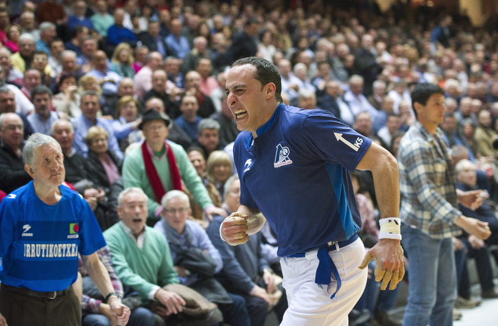 Irujo tuvo que retirarse de la final del parejas por lesión. (Marisol RAMIREZ / ARGAZKI PRESS)