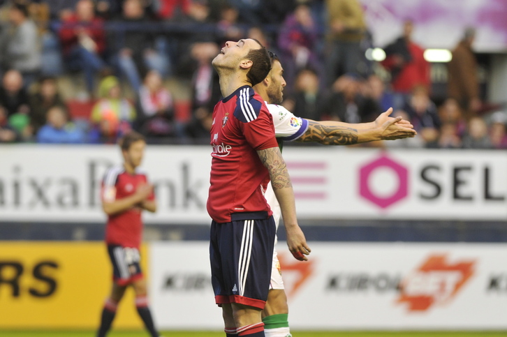 Urko Vera ha dispuesto de varias ocasiones. (Idoia ZABALETA / ARGAZKI PRESS)