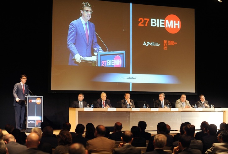 El ministro José Manuel Soria, en una edición de la Bienal de Máquina-Herramienta en el BEC. (Jon HERNÁEZ/ARGAZKI PRESS)