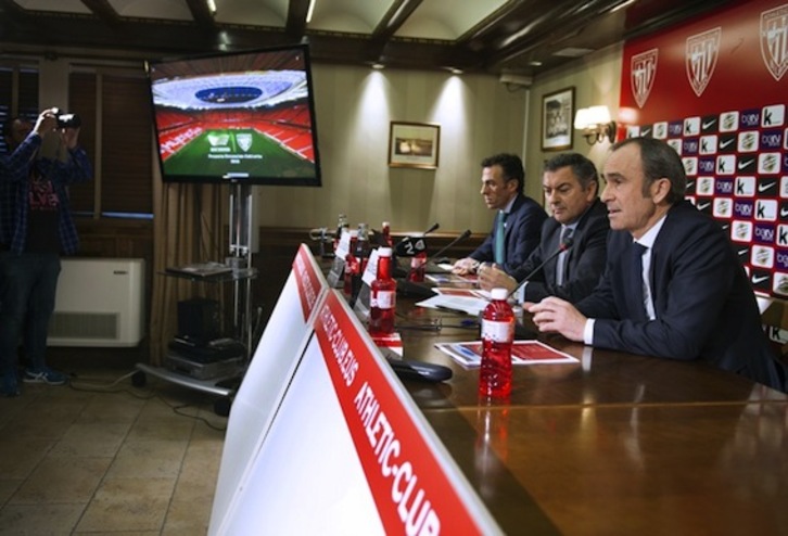 Aldazabal, Corres y Berasategi han dado cuenta de las obras en la cubierta de San Mamés. (ATHLETIC-CLUB.EUS)