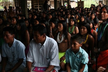 Miembros de las comunidades indígenas Embera y Wounaan, durante un encuentro. (ACNUR AMÉRICAS/FLICKR)