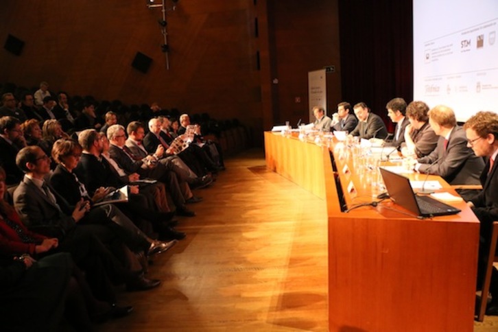 Presentación del proyecto ‘Tratado de Paz’, ayer, en el Museo del Prado. (NAIZ)
