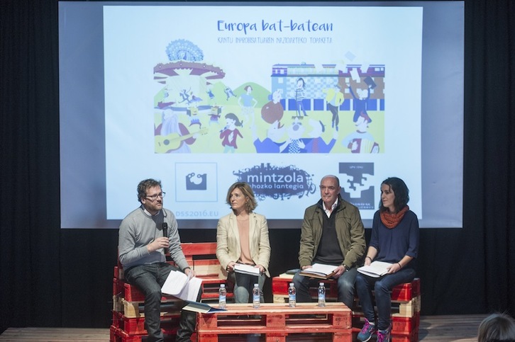 Donostia 2016ren egoitzan egin dute Kantu Inprobisatuaren Nazioarteko Topaketaren aurkezpena. (Jon URBE/ARGAZKI PRESS)