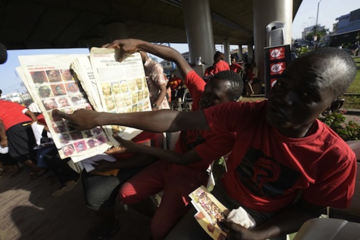 Manifestaciones y oraciones recordarán a las niñas en el segundo aniversario del secuentro. (Pius UTOMI EKPEI/AFP)