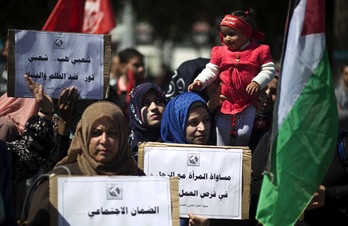 Protesta palestina frente a la pobreza a la que son condenados. (Mahmud HAMS / AFP)