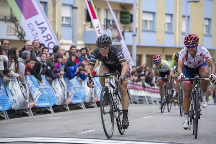 La etapa se ha decidido al esprint. (Juan Carlos RUIZ/ARGAZKI PRESS)