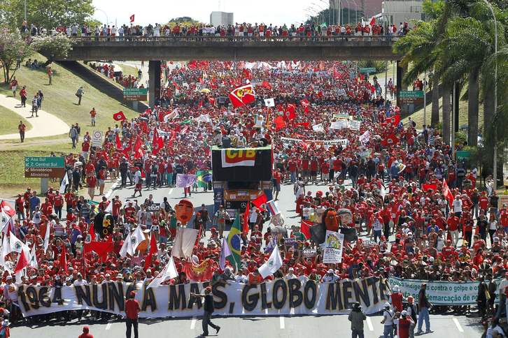 Manifestación en apoyo a Rousseff. (Beto BARATA / AFP)
