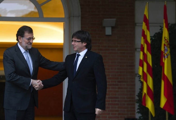 Rajoy y Puigdemont, en un encuentro en Moncloa. (Curto DE LA TORRE/AFP)