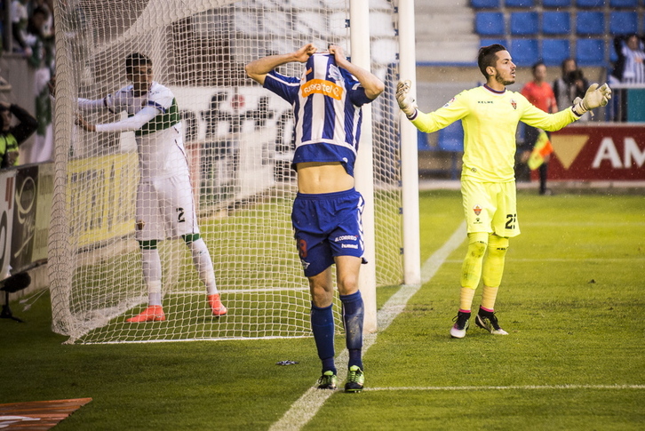Toquero se lamenta de una ocasión fallada. (Jaizki FONTANEDA / ARGAZKI PRESS)