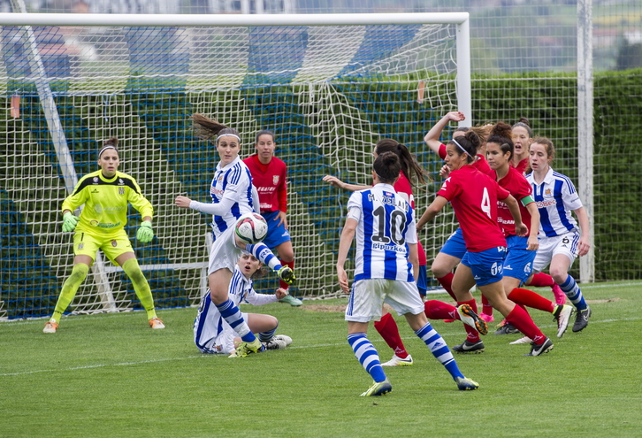 Realak berdindu egin du Granadillaren aurka Zubietan. (Gorka RUBIO / ARGAZKI PRESS)